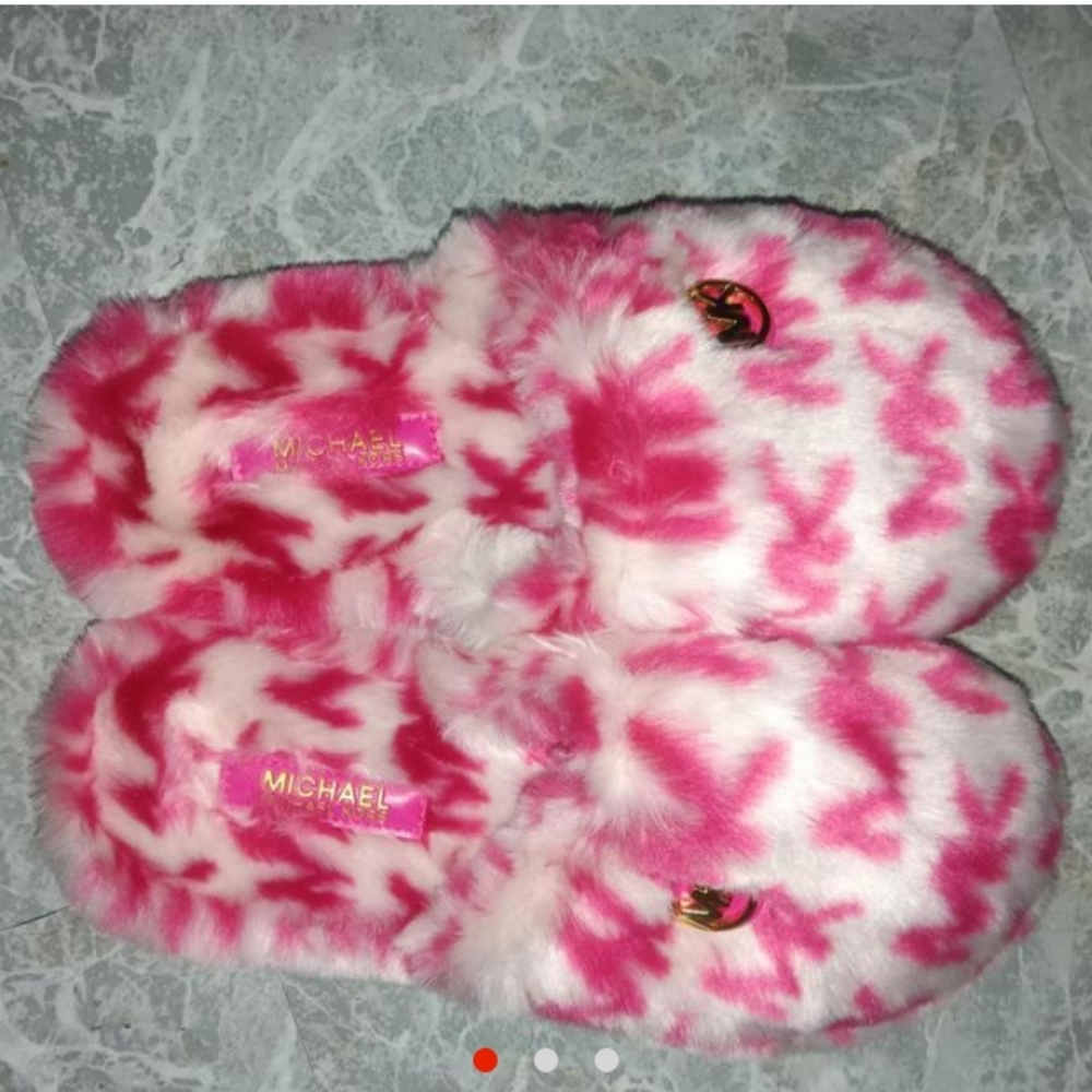 MK Slippers